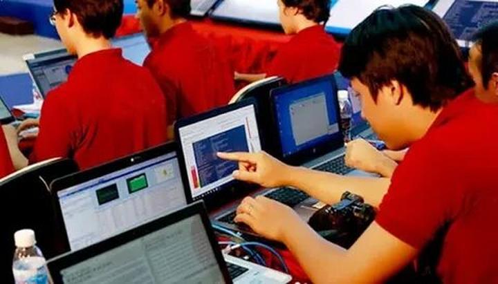 Áo sơ mi cổ bèo: Áo sơ mi cổ bèo là một trong những lỗi thời trong thời trang mà